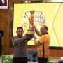 KAPOLRI BERIKAN PENGHARGAAN KEPADA KAPOLDA KALBAR SEBAGAI MANAJER TIM JAKARTA BHAYANGKARA PRESISI DAN POPSIVO POLWAN ATAS PRESTASI DI PROLIGA 2024