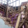 Hujan Disertai Angin Puting Beliung, Rumah Warga Ambruk dan Timpa Rumah Tetangga